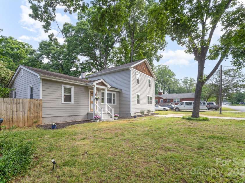 5421 Princess Street, Charlotte, NC 28269.  MLS# CAR4281674, YatesRealty ID 21788. 