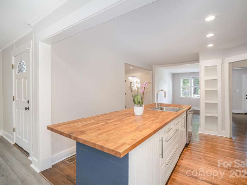 5421 Princess Street, Charlotte, NC 28269.  MLS# CAR4281674, YatesRealty ID 21788. 