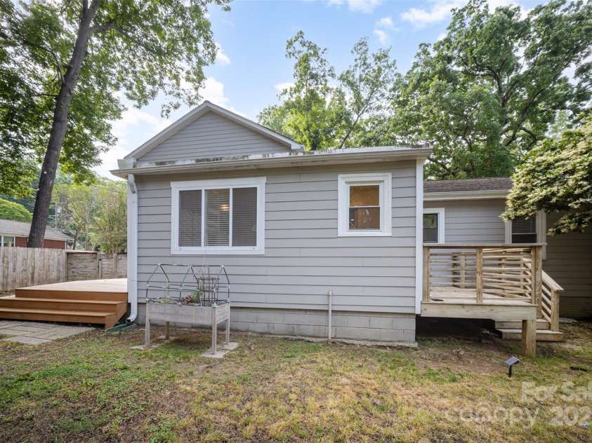 5421 Princess Street, Charlotte, NC 28269.  MLS# CAR4281674, YatesRealty ID 21788. 