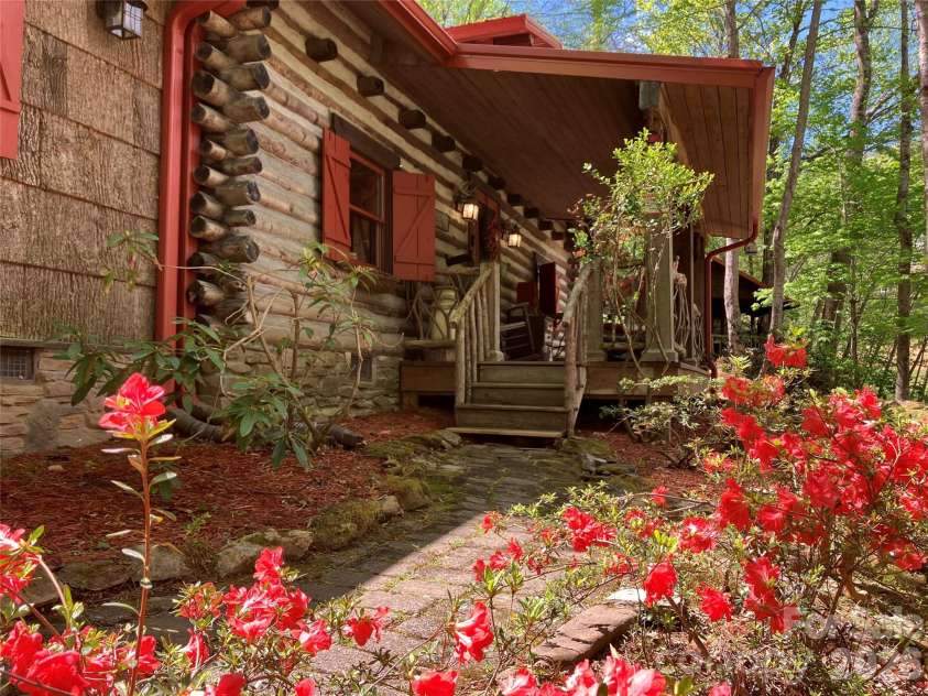 12 Victoria Rose Lane, Waynesville, NC 28785.  MLS# CAR4354477, YatesRealty ID 21789. 