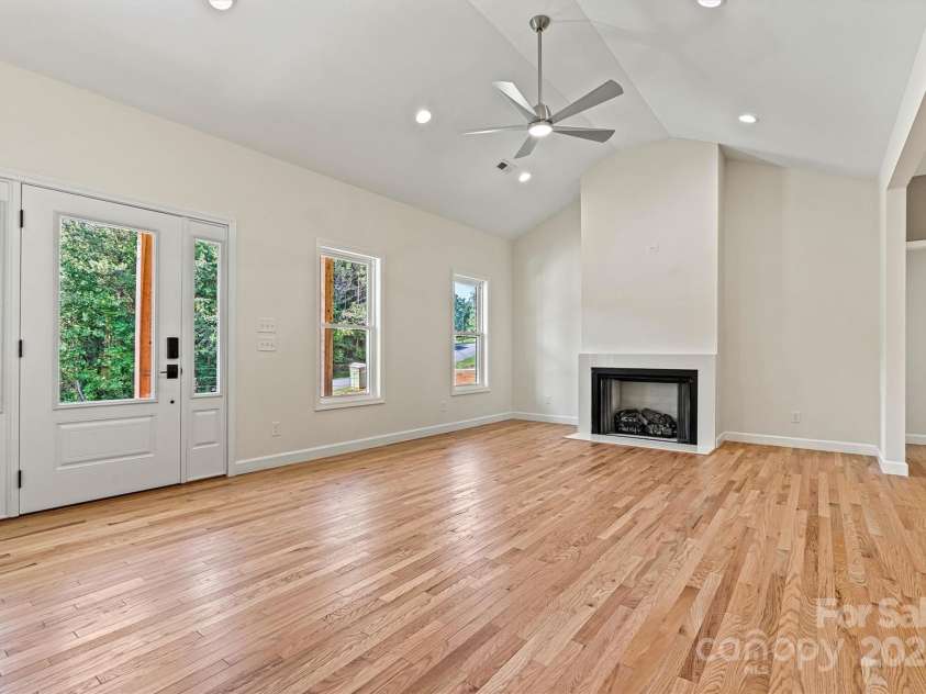 6249 Hayden Drive, Hickory, NC 28601.  MLS# CAR4270292, YatesRealty ID 21789. 