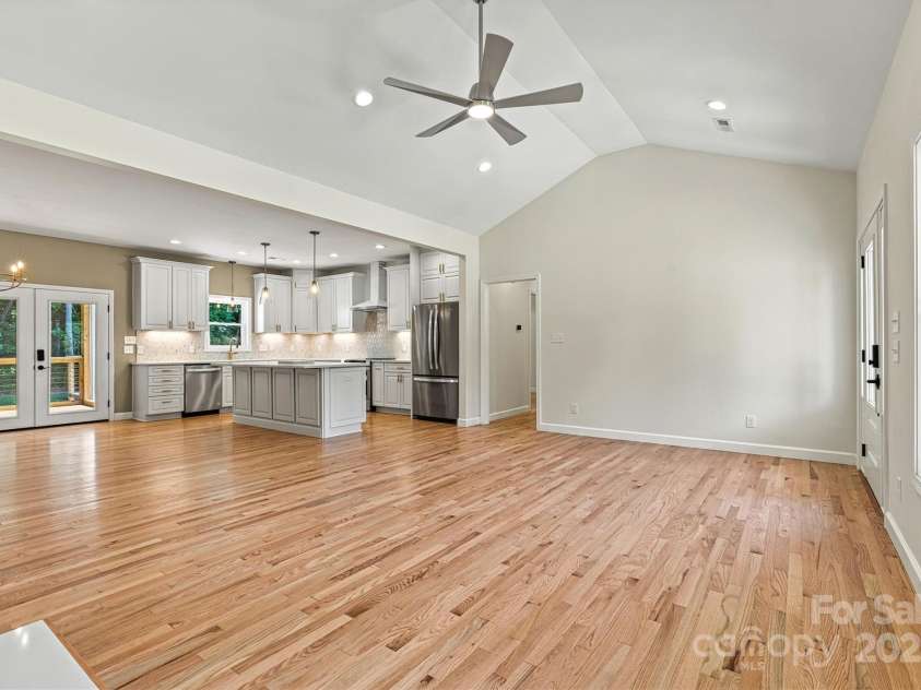 6249 Hayden Drive, Hickory, NC 28601.  MLS# CAR4270292, YatesRealty ID 21789. 