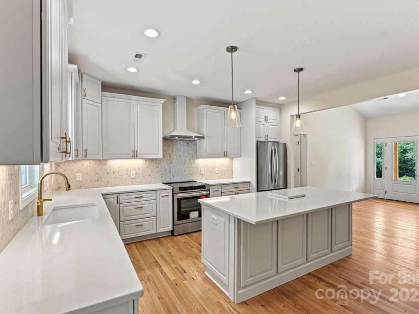 6249 Hayden Drive, Hickory, NC 28601.  MLS# CAR4270292, YatesRealty ID 21789. 