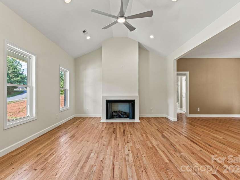 6249 Hayden Drive, Hickory, NC 28601.  MLS# CAR4270292, YatesRealty ID 21789. 