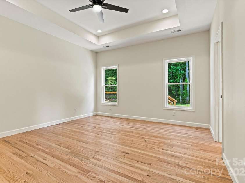 6249 Hayden Drive, Hickory, NC 28601.  MLS# CAR4270292, YatesRealty ID 21789. 