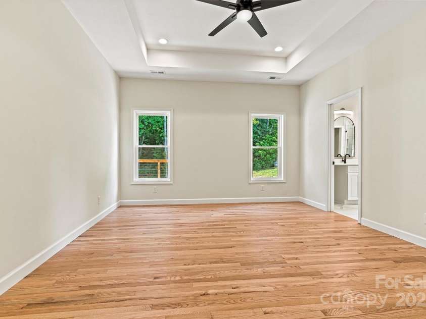 6249 Hayden Drive, Hickory, NC 28601.  MLS# CAR4270292, YatesRealty ID 21789. 