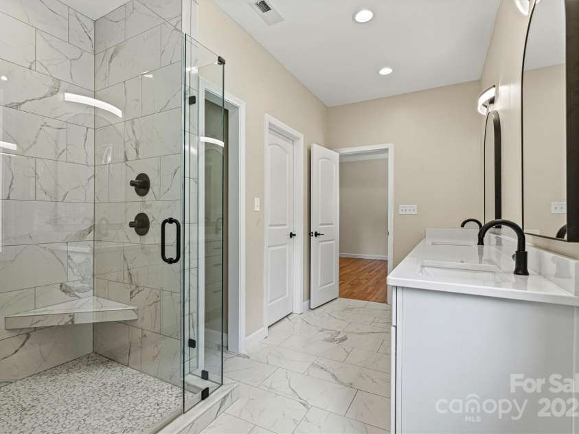 6249 Hayden Drive, Hickory, NC 28601.  MLS# CAR4270292, YatesRealty ID 21789. 