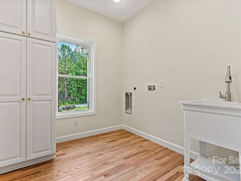 6249 Hayden Drive, Hickory, NC 28601.  MLS# CAR4270292, YatesRealty ID 21789. 