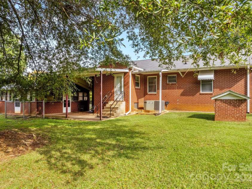 5960/5930 Main Street, Salisbury, NC 28147.  MLS# CAR4188332, YatesRealty ID 2179. 