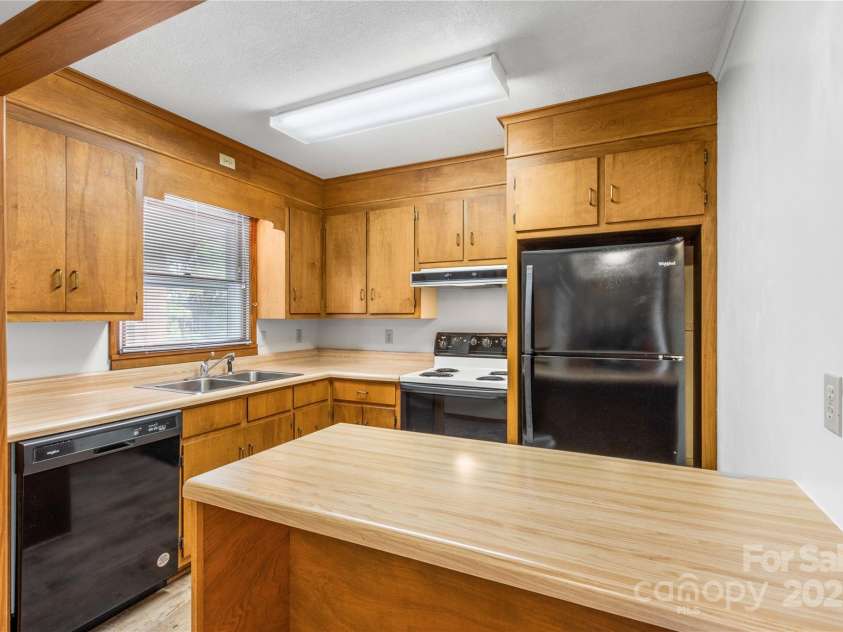 5960/5930 Main Street, Salisbury, NC 28147.  MLS# CAR4188332, YatesRealty ID 2179. 