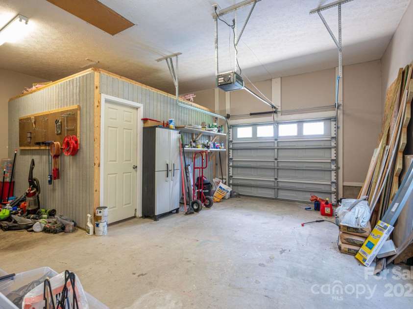 104 Nottingham Drive, Maiden, NC 28650.  MLS# CAR4272679, YatesRealty ID 21790. 