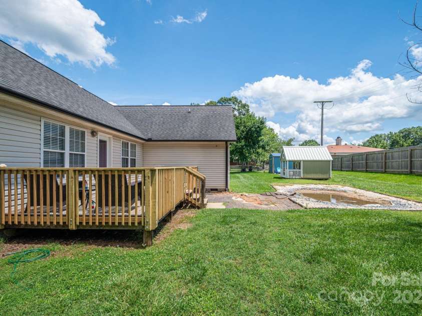 104 Nottingham Drive, Maiden, NC 28650.  MLS# CAR4272679, YatesRealty ID 21790. 
