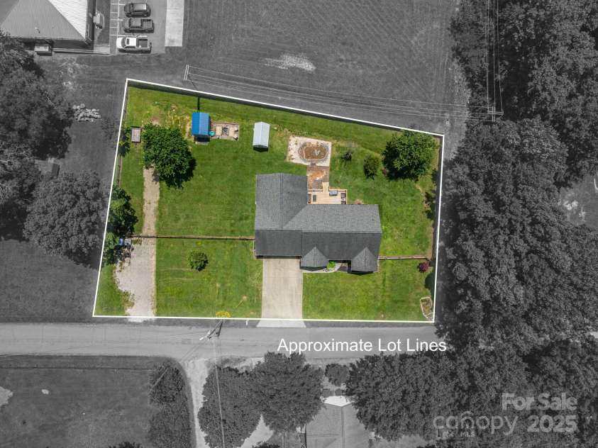 104 Nottingham Drive, Maiden, NC 28650.  MLS# CAR4272679, YatesRealty ID 21790. 