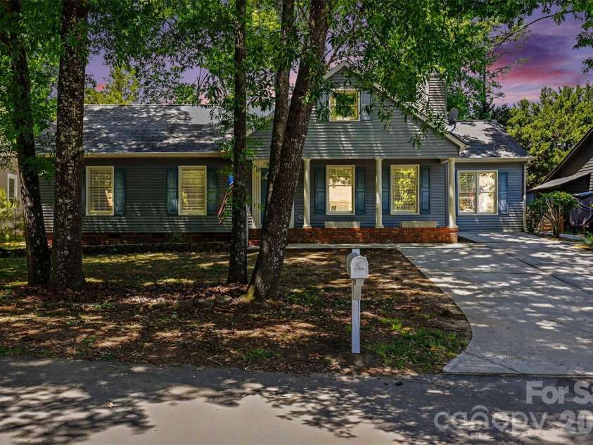 9060 Tulagi Court, Tega Cay, SC 29708.  MLS# CAR4358226, YatesRealty ID 21790. 