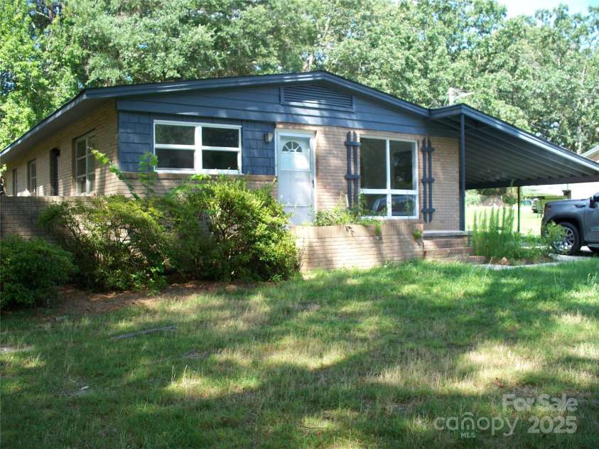 761 Henry Rhodes Road, Lincolnton, NC 28092.  MLS# CAR4274197, YatesRealty ID 21793. 