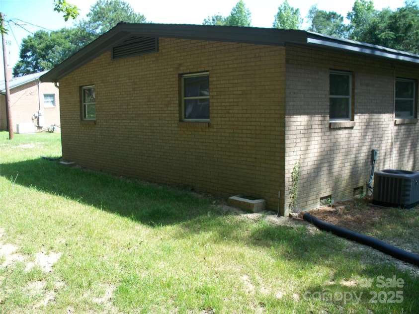 761 Henry Rhodes Road, Lincolnton, NC 28092.  MLS# CAR4274197, YatesRealty ID 21793. 