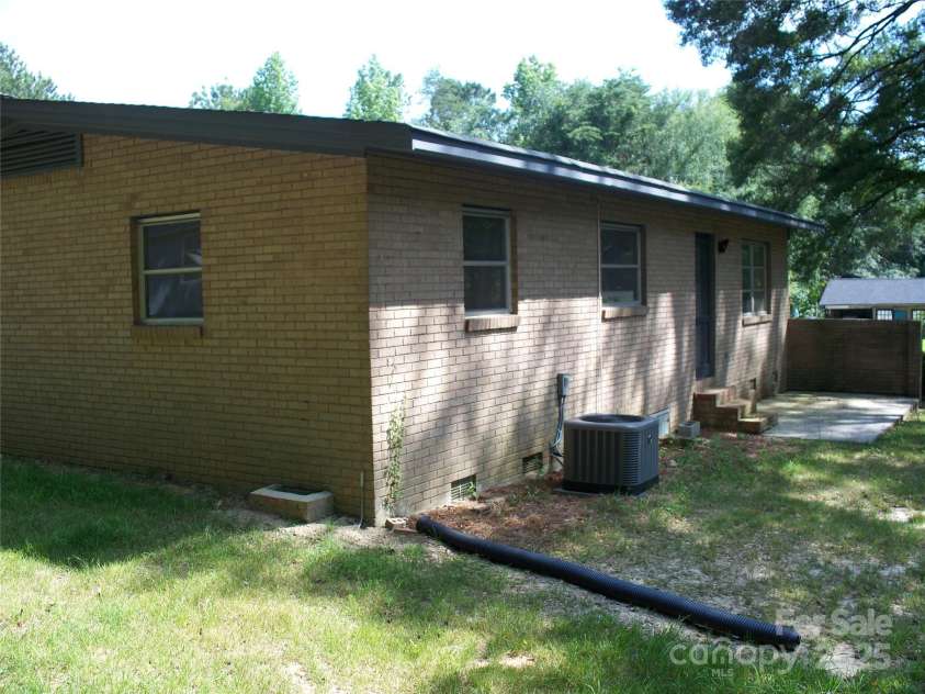 761 Henry Rhodes Road, Lincolnton, NC 28092.  MLS# CAR4274197, YatesRealty ID 21793. 