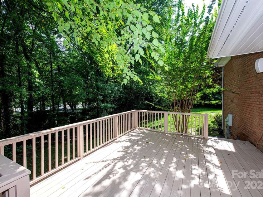 10408 Hadleigh Place, Charlotte, NC 28210.  MLS# CAR4270880, YatesRealty ID 21794. Large deck