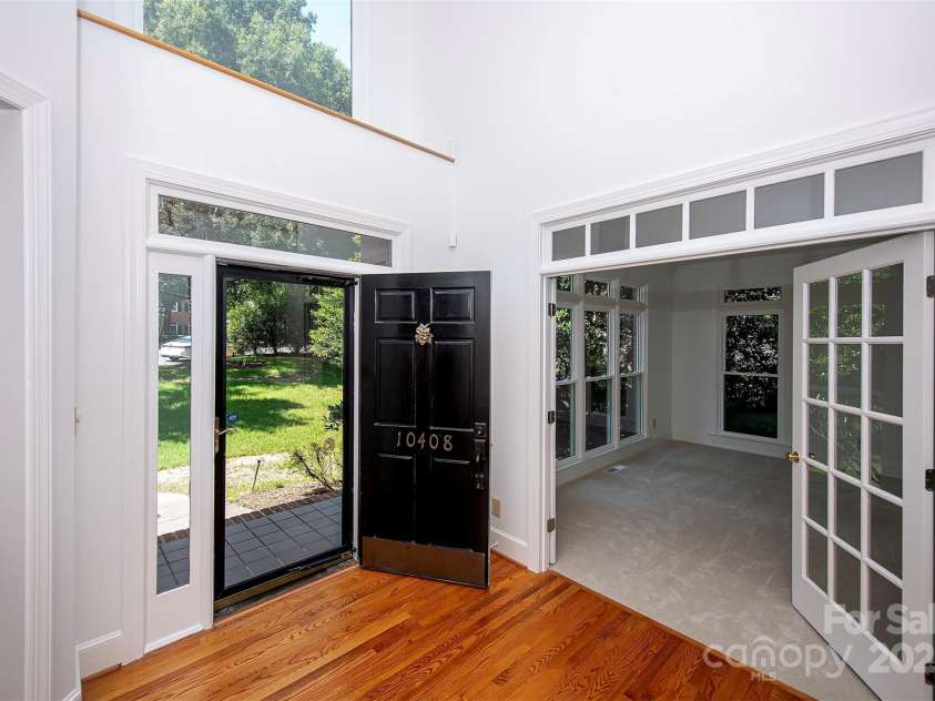10408 Hadleigh Place, Charlotte, NC 28210.  MLS# CAR4270880, YatesRealty ID 21794. Open two story foyer