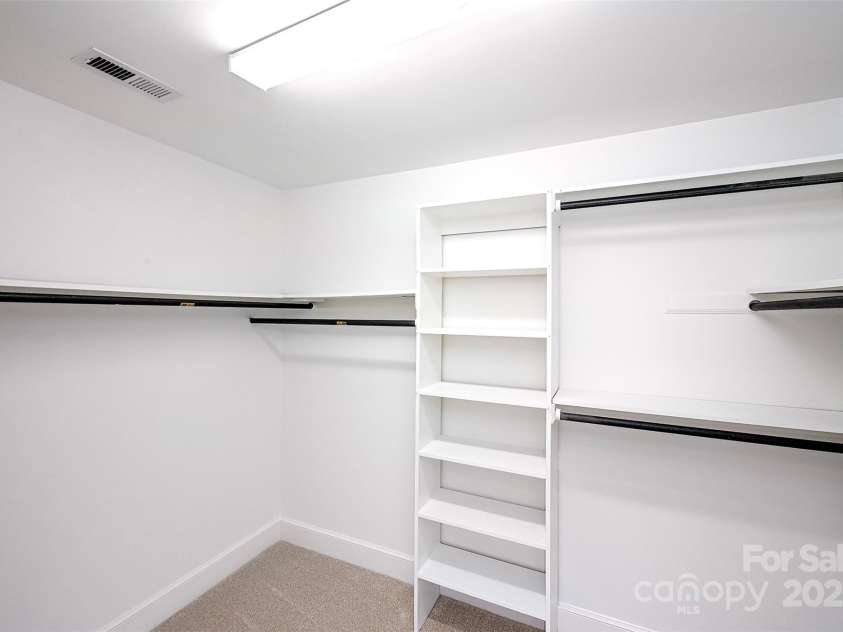 10408 Hadleigh Place, Charlotte, NC 28210.  MLS# CAR4270880, YatesRealty ID 21794. Primary walk in closet
