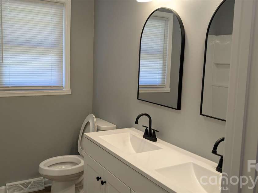 424 Kildare Drive, Shelby, NC 28152.  MLS# CAR4378218, YatesRealty ID 21795. 
