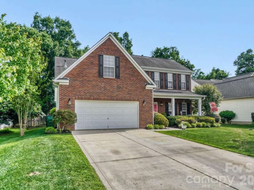 11718 Planters Estates Drive, Charlotte, NC 28278.  MLS# CAR4381888, YatesRealty ID 21796. 
