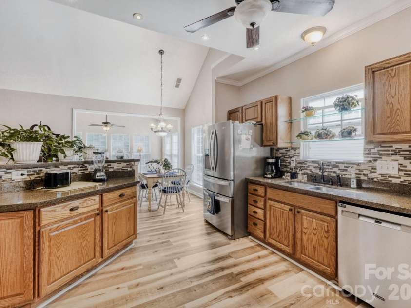 11718 Planters Estates Drive, Charlotte, NC 28278.  MLS# CAR4381888, YatesRealty ID 21796. 