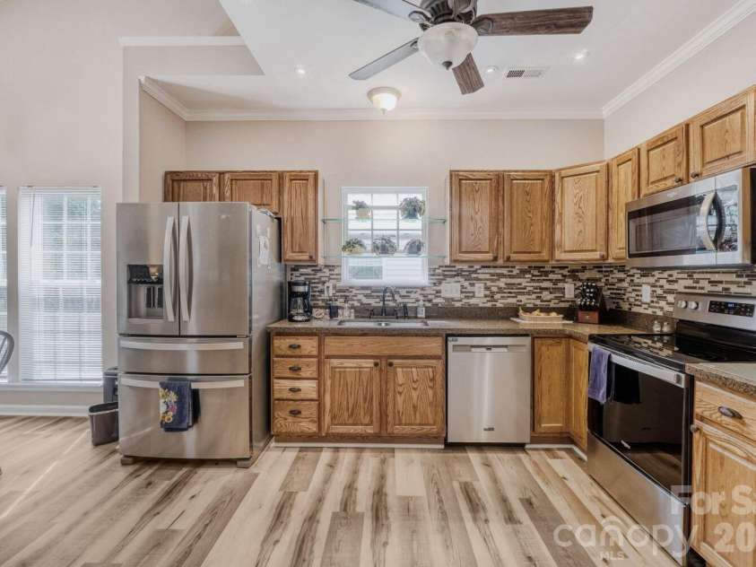 11718 Planters Estates Drive, Charlotte, NC 28278.  MLS# CAR4381888, YatesRealty ID 21796. 