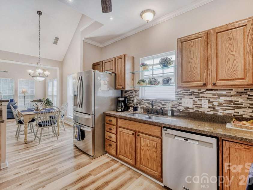 11718 Planters Estates Drive, Charlotte, NC 28278.  MLS# CAR4381888, YatesRealty ID 21796. 