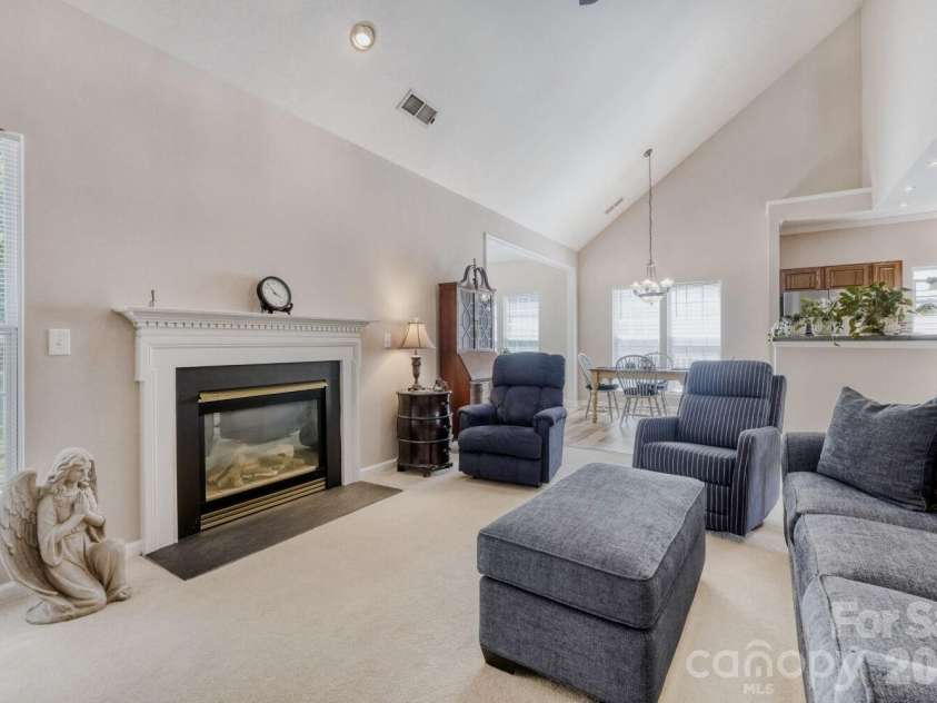 11718 Planters Estates Drive, Charlotte, NC 28278.  MLS# CAR4381888, YatesRealty ID 21796. 