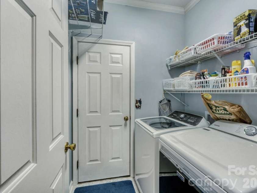 11718 Planters Estates Drive, Charlotte, NC 28278.  MLS# CAR4381888, YatesRealty ID 21796. 