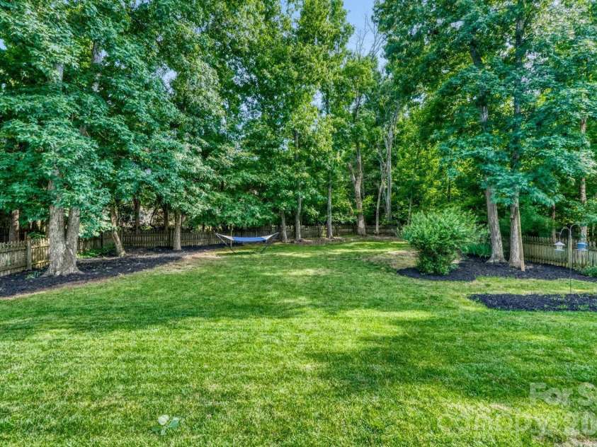 11718 Planters Estates Drive, Charlotte, NC 28278.  MLS# CAR4381888, YatesRealty ID 21796. 