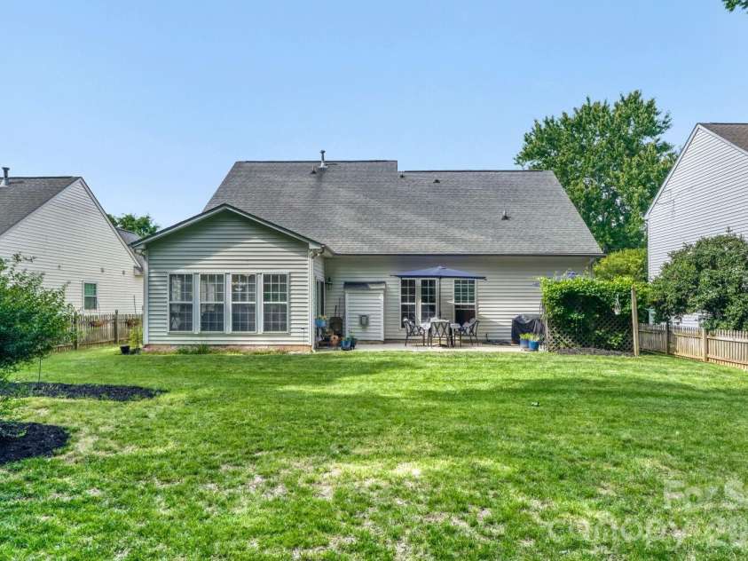 11718 Planters Estates Drive, Charlotte, NC 28278.  MLS# CAR4381888, YatesRealty ID 21796. 