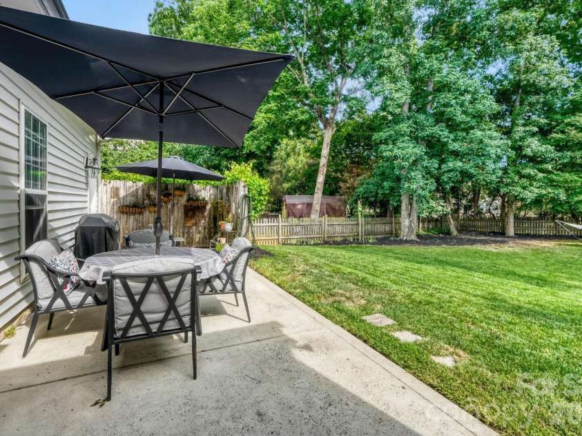 11718 Planters Estates Drive, Charlotte, NC 28278.  MLS# CAR4381888, YatesRealty ID 21796. 