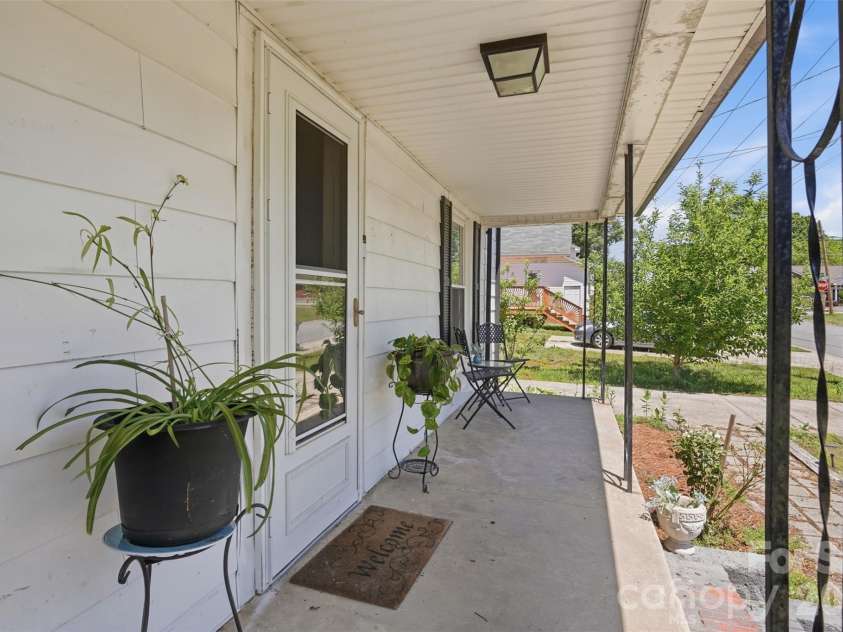 30 Selma Drive, Mooresville, NC 28115.  MLS# CAR4374184, YatesRealty ID 21797. 
