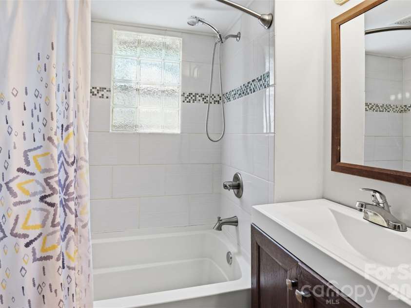 30 Selma Drive, Mooresville, NC 28115.  MLS# CAR4374184, YatesRealty ID 21797. 