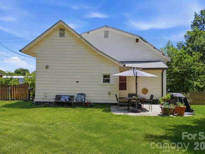 30 Selma Drive, Mooresville, NC 28115.  MLS# CAR4374184, YatesRealty ID 21797. 