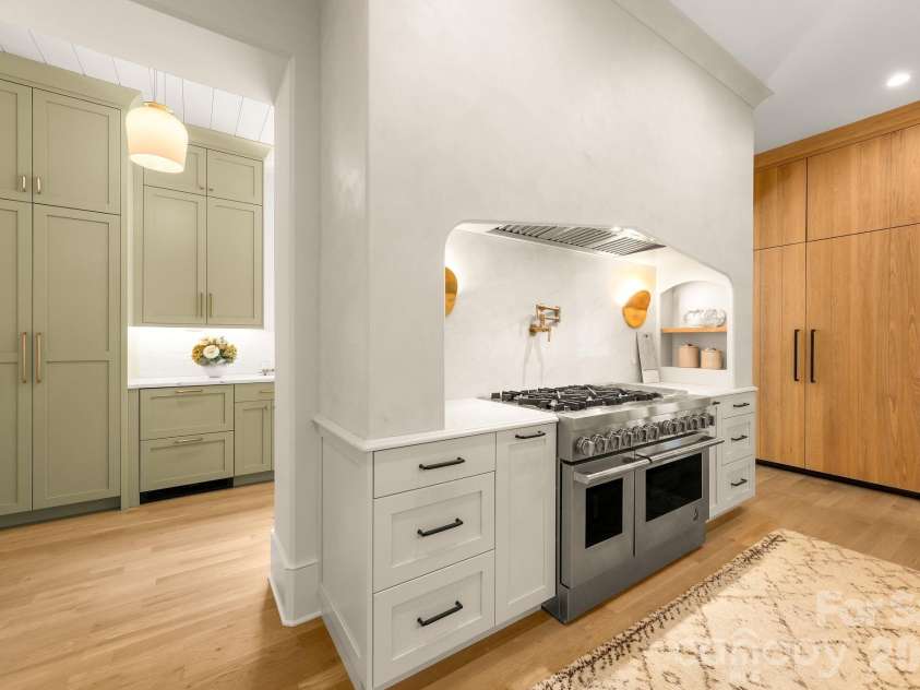 4110 Melchor Avenue, Charlotte, NC 28211.  MLS# CAR4395290, YatesRealty ID 21799. 