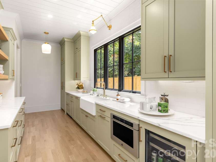 4110 Melchor Avenue, Charlotte, NC 28211.  MLS# CAR4395290, YatesRealty ID 21799. 