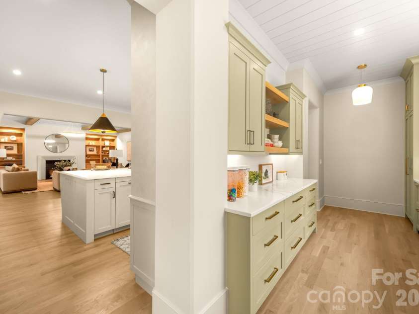 4110 Melchor Avenue, Charlotte, NC 28211.  MLS# CAR4395290, YatesRealty ID 21799. 