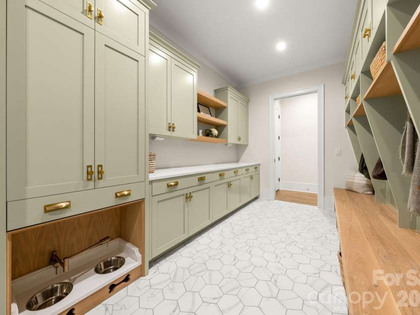 4110 Melchor Avenue, Charlotte, NC 28211.  MLS# CAR4395290, YatesRealty ID 21799. 