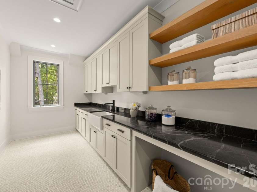 4110 Melchor Avenue, Charlotte, NC 28211.  MLS# CAR4395290, YatesRealty ID 21799. 