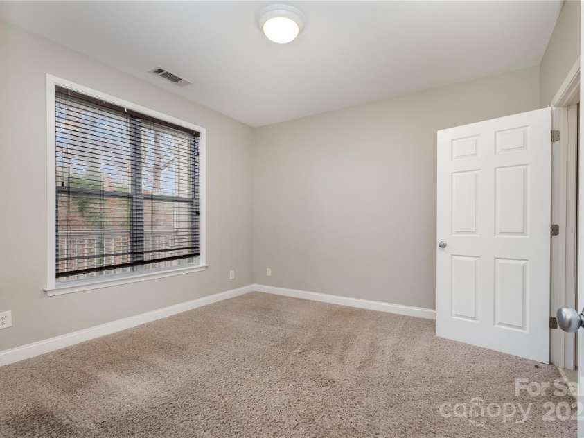 1000 Woodlawn Road, Charlotte, NC 28209.  MLS# CAR4325141, YatesRealty ID 218. 