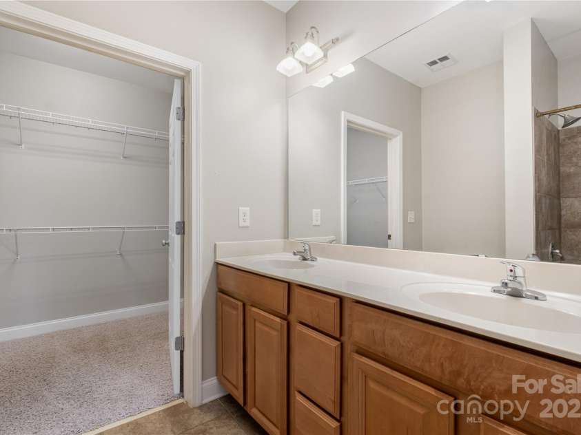 1000 Woodlawn Road, Charlotte, NC 28209.  MLS# CAR4325141, YatesRealty ID 218. 