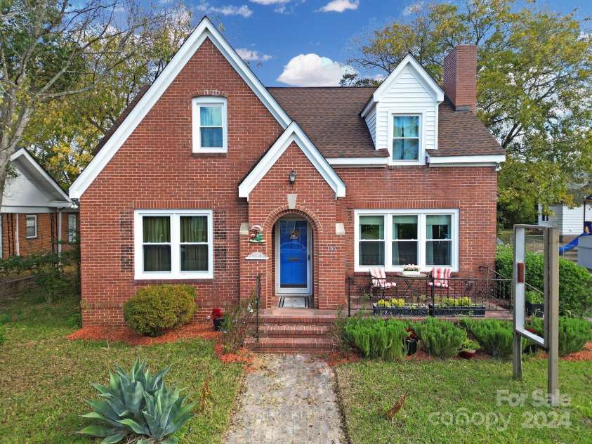 109 York Street, Lancaster, SC 29720.  MLS# CAR4188266, YatesRealty ID 218. 