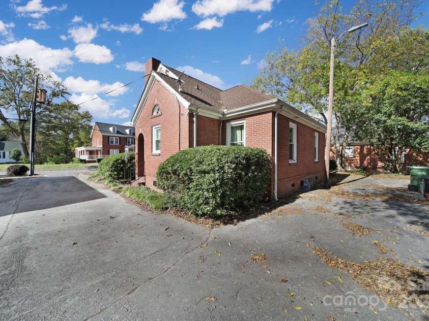 109 York Street, Lancaster, SC 29720.  MLS# CAR4188266, YatesRealty ID 218. 