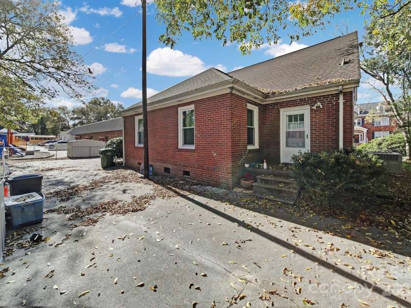 109 York Street, Lancaster, SC 29720.  MLS# CAR4188266, YatesRealty ID 218. 