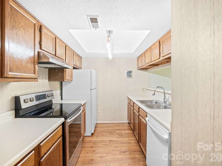 8015 Cedar Glen Drive, Charlotte, NC 28212.  MLS# CAR4308486, YatesRealty ID 2180. 