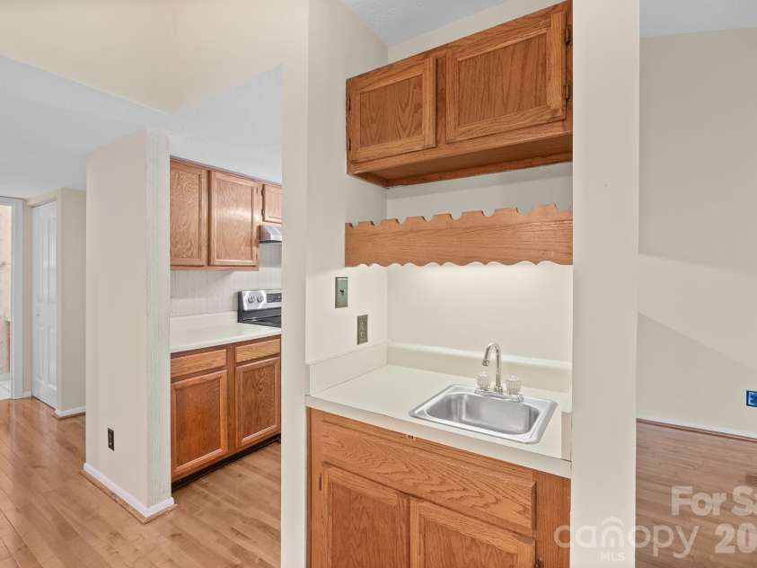 8015 Cedar Glen Drive, Charlotte, NC 28212.  MLS# CAR4308486, YatesRealty ID 2180. 