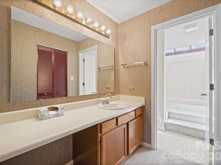 8015 Cedar Glen Drive, Charlotte, NC 28212.  MLS# CAR4308486, YatesRealty ID 2180. 